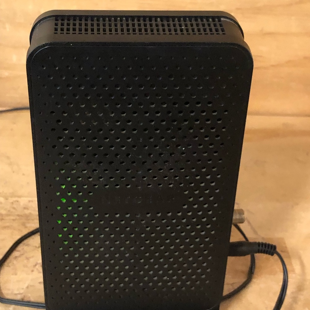 Netgear C3700V2 N600 WiFi Cable Modem Router 8x4 Download speeds - Picture 3 of 15